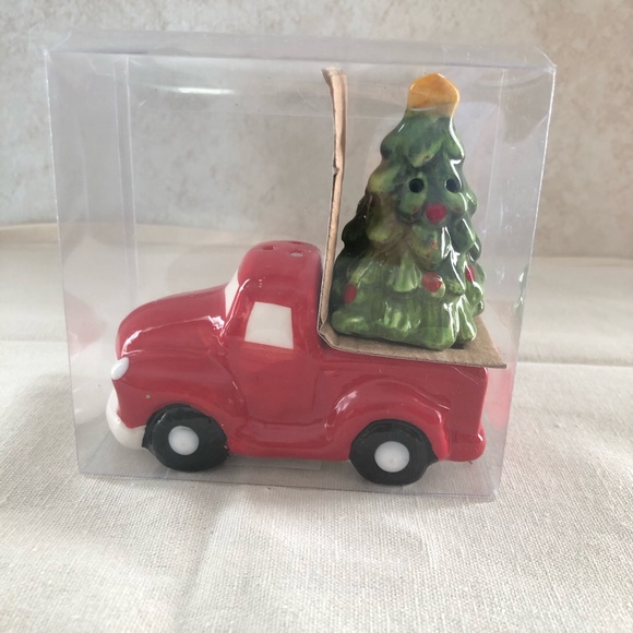 Christmas Red Truck Salt And Pepper Shaker NEW - Picture 2 of 6